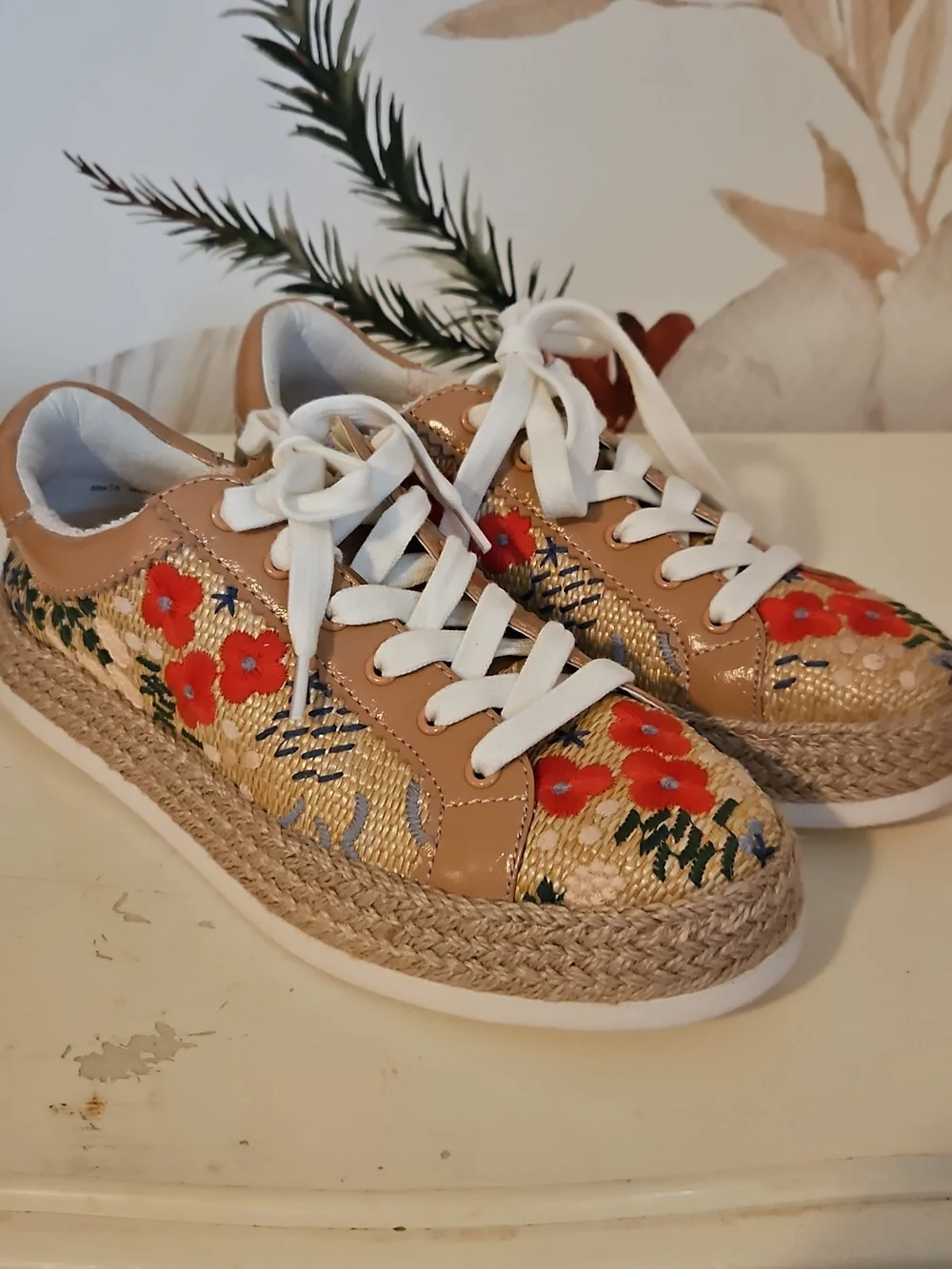 NWOB Dolce Vita Azalia Floral Raffia Sneakers, 7.5, Embroidered, Raffia, Coastal - Picture 3 of 8